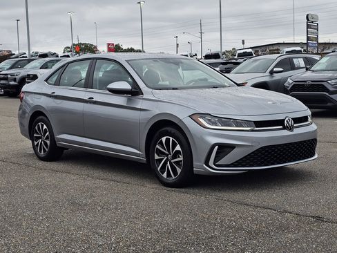Used 2025 Volkswagen Jetta S image 5