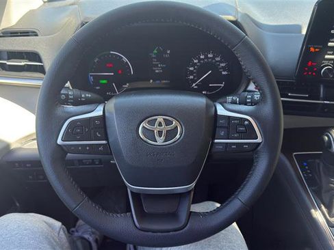 Used 2021 Toyota Sienna XLE AWD/4WD image 34