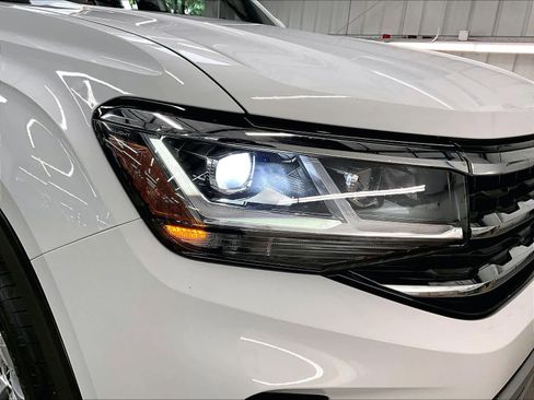 Used 2022 Volkswagen Atlas Cross Sport SE FWD image 32