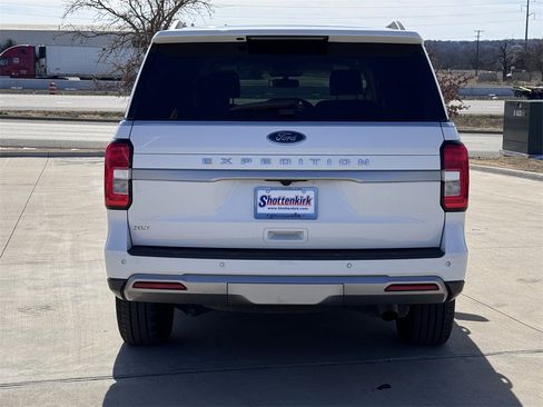 Used 2024 Ford Expedition XLT image 5