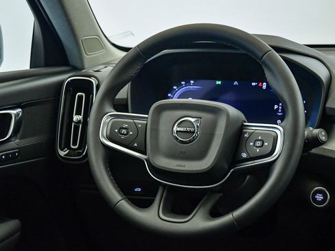 Certified 2025 Volvo XC40 B5 Plus image 13