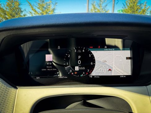 Used 2021 Land Rover Range Rover Velar R-Dynamic S image 16