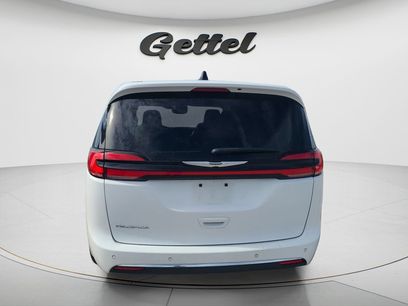Used 2023 Chrysler Pacifica Touring-L