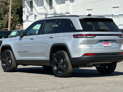New 2025 Jeep Grand Cherokee Limited w/ Black Appearance Package image 5