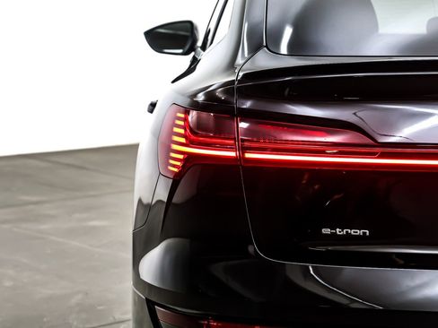 Used 2022 Audi e-tron Premium image 15