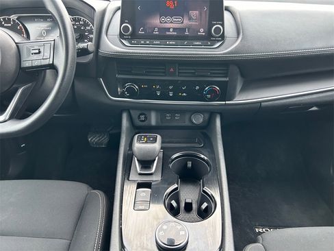 Used 2024 Nissan Rogue S image 15