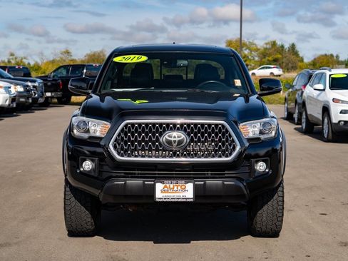 Used 2019 Toyota Tacoma TRD Off-Road image 2