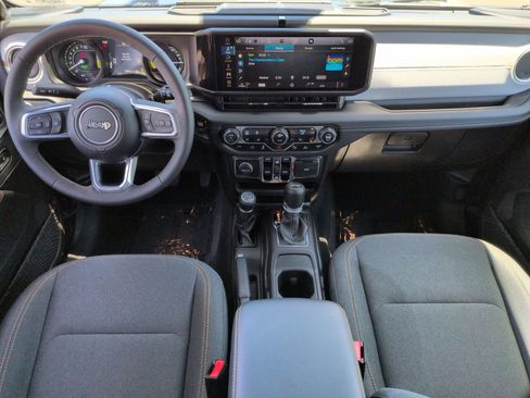 Used 2025 Jeep Wrangler Unlimited Sahara w/ Safety Group AWD/4WD image 28