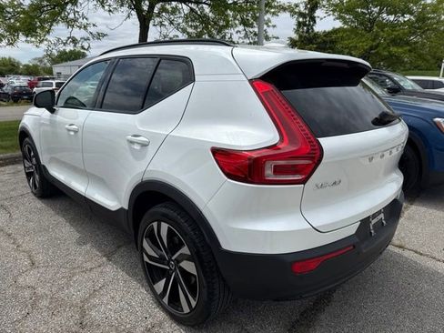 Used 2023 Volvo XC40 B5 Plus w/ Climate Package AWD/4WD image 3