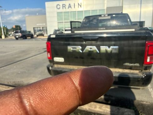 Used 2025 RAM 2500 Limited AWD/4WD image 6