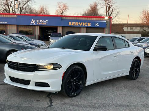Used 2018 Dodge Charger SXT w/ Blacktop Package image 1