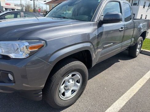 Used 2022 Toyota Tacoma SR5 image 1