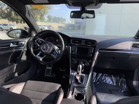 Used 2017 Volkswagen GTI SE image 9