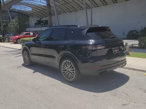 Used 2023 Porsche Cayenne AWD/4WD image 6