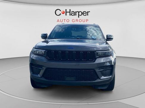 Used 2023 Jeep Grand Cherokee Altitude AWD/4WD image 8