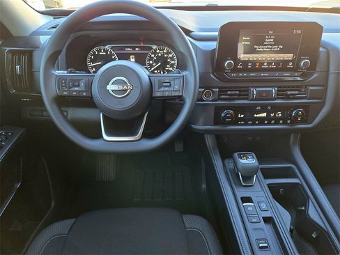 Used 2023 Nissan Pathfinder S image 13