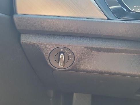 Used 2024 Volkswagen Jetta SE FWD image 17