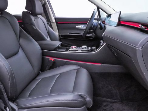 Certified 2026 Genesis GV70 2.5T AWD/4WD image 13