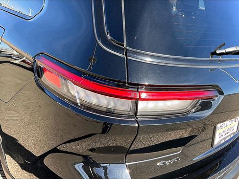 Used 2023 Jeep Grand Cherokee L Laredo image 23