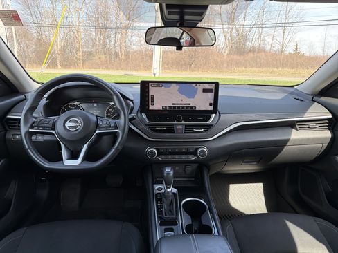 Used 2023 Nissan Altima 2.5 SV w/ SV Premium Package image 12