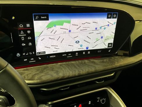 Used 2025 Audi Q5 Premium w/ Convenience Package image 3