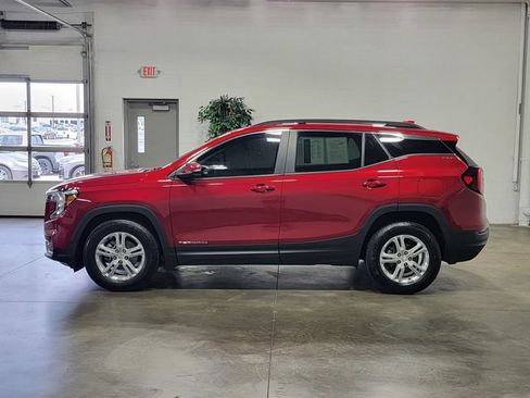 Used 2023 GMC Terrain SLE w/ Driver Convenience Package FWD image 8