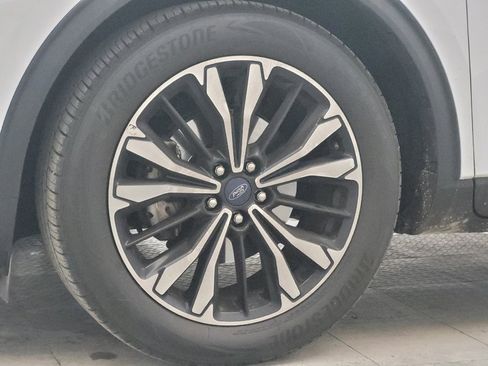 Used 2022 Ford Escape SE w/ SE Sport Appearance Package image 31