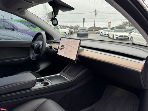 Used 2022 Tesla Model Y Long Range image 13