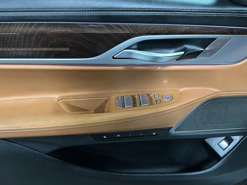 Used 2020 BMW 750i xDrive w/ Executive Package image 10