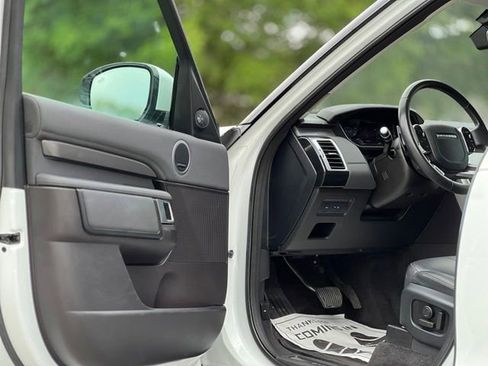 Used 2019 Land Rover Discovery HSE AWD/4WD image 9