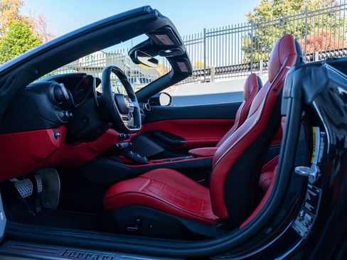 Certified 2022 Ferrari Portofino M image 32