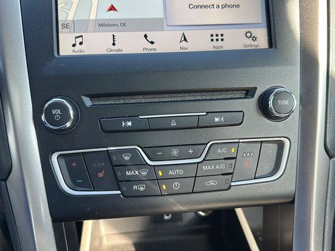 Used 2017 Ford Fusion SE w/ Fusion SE Technology Package FWD image 22