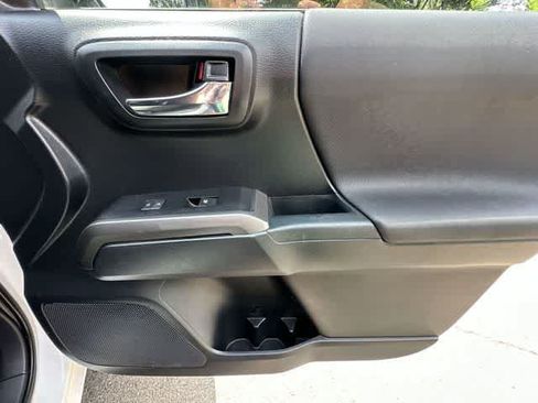 Used 2018 Toyota Tacoma TRD Off-Road AWD/4WD image 23