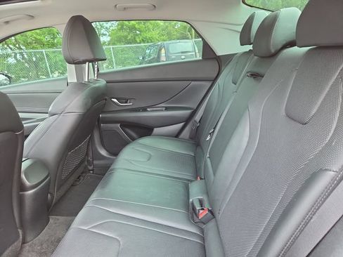 Certified 2022 Hyundai Elantra Limited FWD image 24