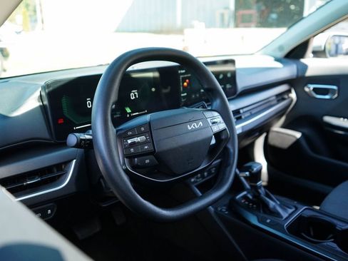 Used 2025 Kia K4 FWD image 6