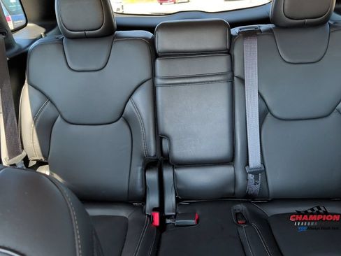 Used 2018 Jeep Cherokee Limited AWD/4WD image 16