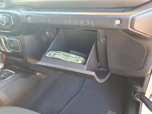 Used 2020 Jeep Wrangler Sport image 22