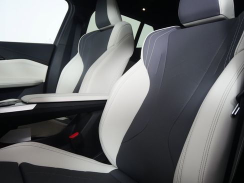 New 2026 BMW X2 xDrive28i w/ Technology Package AWD/4WD image 7