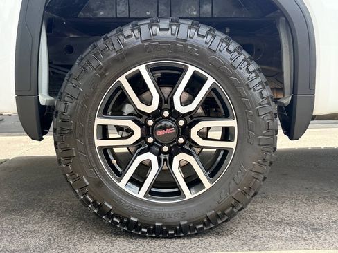 Used 2021 GMC Sierra 1500 AT4 w/ AT4 Premium Package AWD/4WD image 13