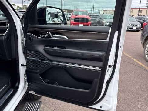 Used 2023 Jeep Grand Wagoneer Series II AWD/4WD image 30
