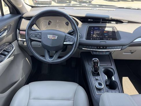 Used 2022 Cadillac XT4 Luxury w/ Cold Weather Package AWD/4WD image 16