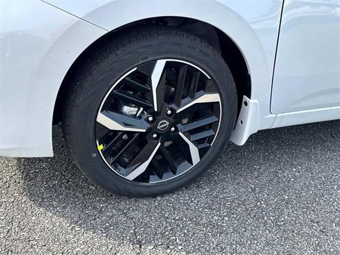 New 2025 Nissan Versa SR w/ Trunk Package image 8