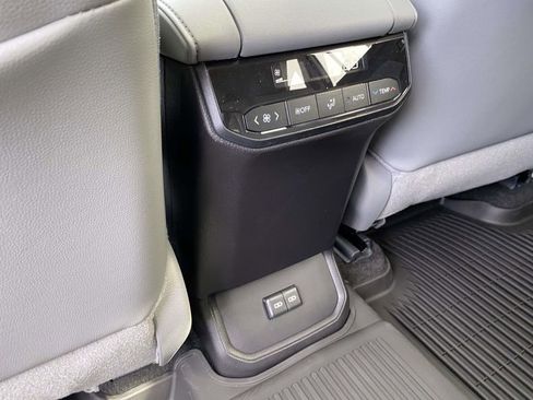 Used 2026 Toyota Highlander XLE AWD/4WD image 5