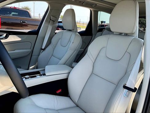 New 2026 Volvo XC60 B5 Plus w/ Protection Package Premier image 23