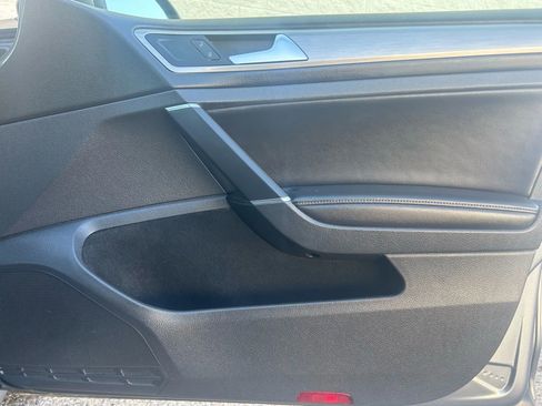 Used 2015 Volkswagen Golf TDI S image 12