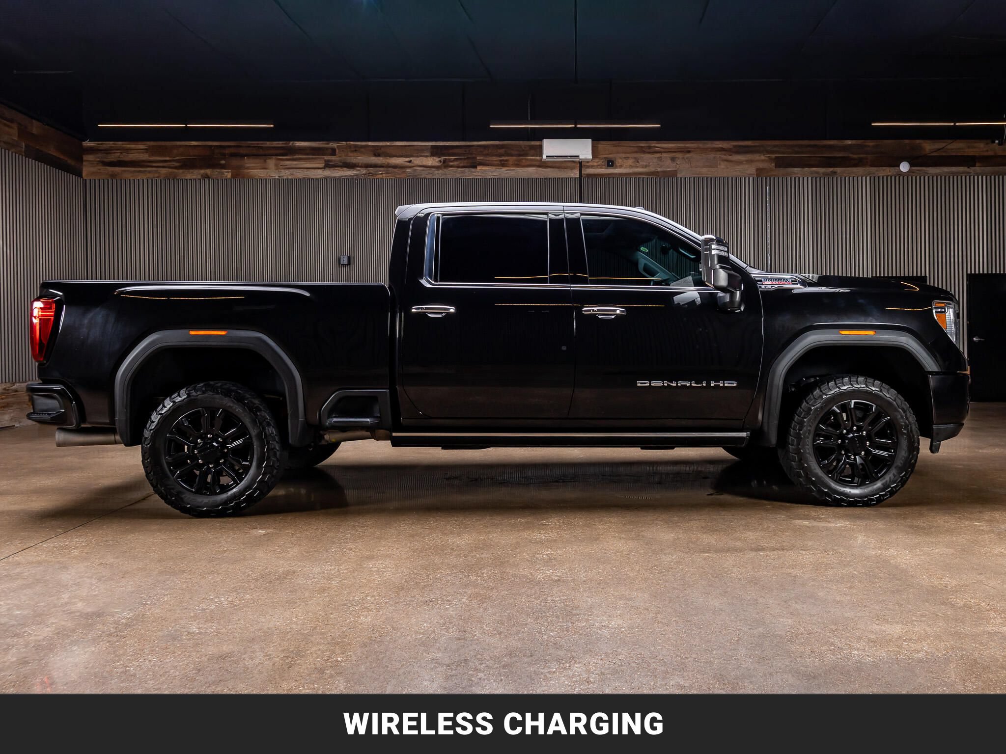 Used 2022 GMC Sierra 2500 Denali w/ Denali Black Diamond Edition AWD/4WD image 10