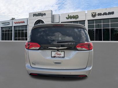 New 2026 Chrysler Voyager LX