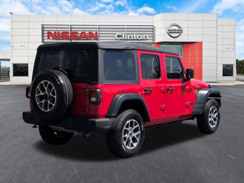Used 2022 Jeep Wrangler Unlimited Sport AWD/4WD image 3