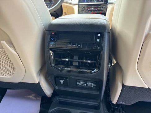 Used 2023 Jeep Grand Cherokee L Limited AWD/4WD image 11