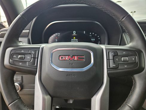 Used 2024 GMC Yukon SLT image 11